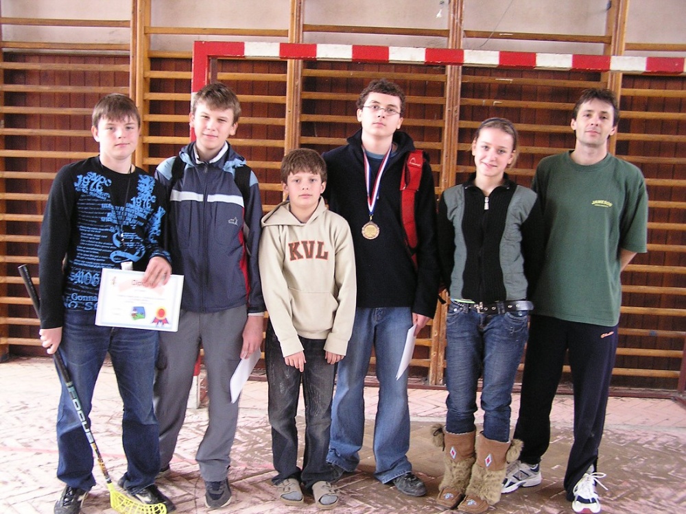 3.miesto -zava:L.Dankovi,R.Bujaek,M.Vavro,.Faix,K.Kleinov, Mgr. I.Pavlk