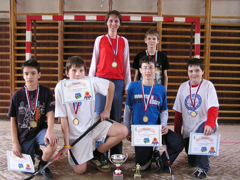 1. miesto - zava - B.Stank, E.Mihlik, M.aja, M.Kyselica,horn rad - Mgr.Moovsk, R.Kuviek